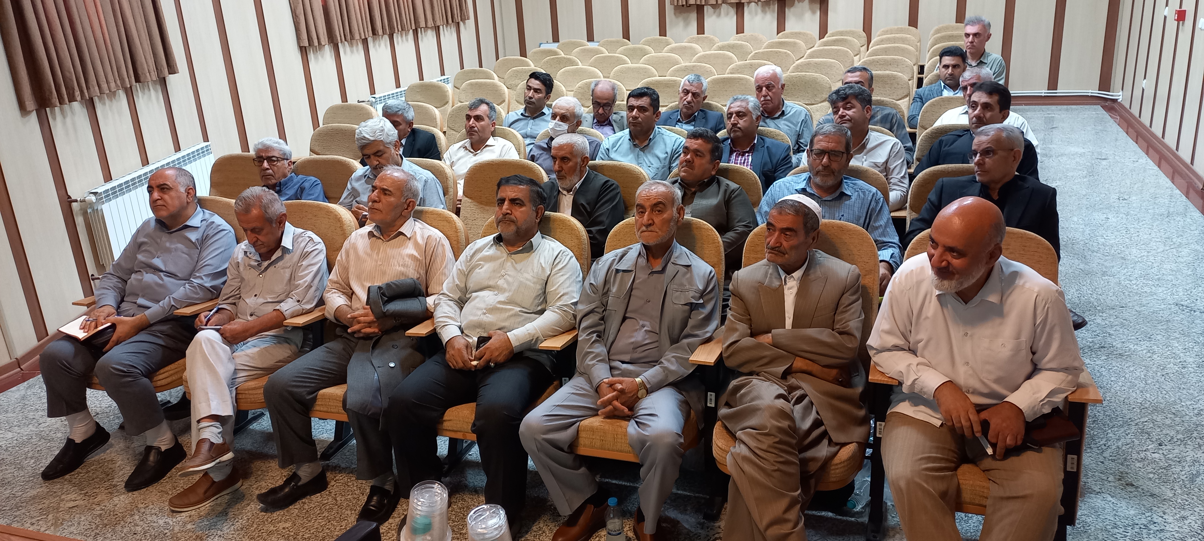 جلسه همکاری و همفکری با مدیران دفاترو شرکتهای خدمات زیارتی استان